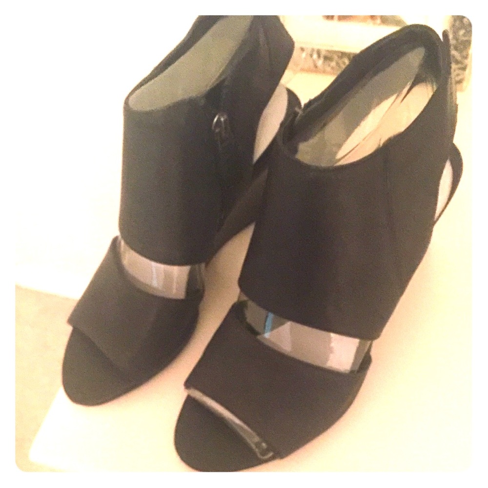 Black wedges by Frank Sarto brand new size 6
